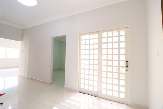 Casa para alugar com 5 quartos, 220m² em Santa Mônica, Uberlândia