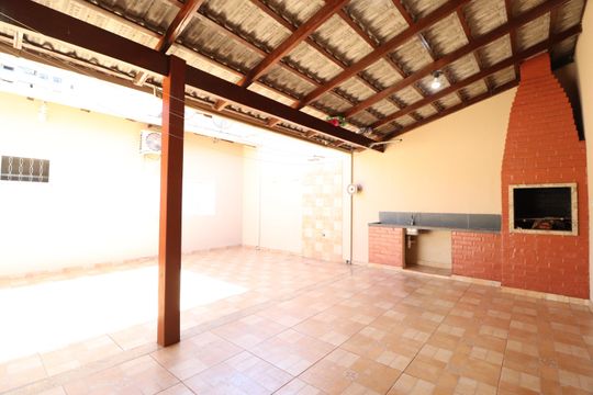 Casa para alugar com 5 quartos, 220m² em Santa Mônica, Uberlândia