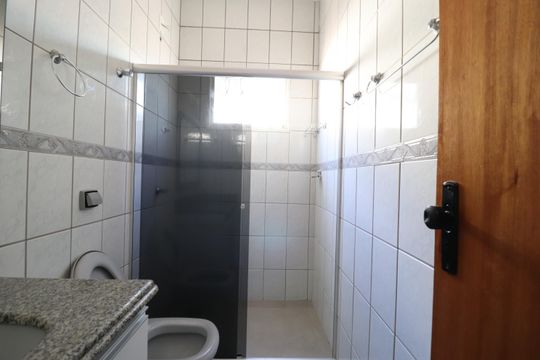Casa para alugar com 5 quartos, 220m² em Santa Mônica, Uberlândia