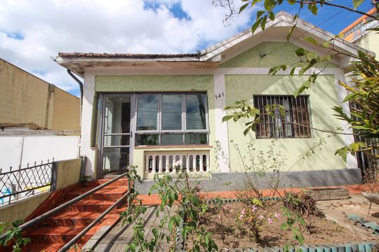 Fachada de casa à venda com 2 quartos, 370m² em Chácara Agrindus, Taboão da Serra