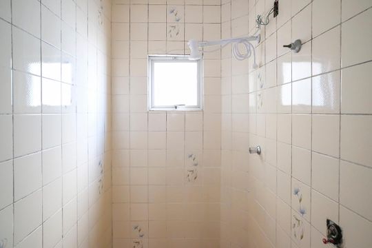 Banheiro da suíte de casa para alugar com 2 quartos, 70m² em Olímpico, São Caetano do Sul
