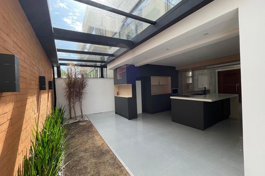 Área Externa de casa de condomínio para alugar com 3 quartos, 148m² em Parque Rincao, Cotia