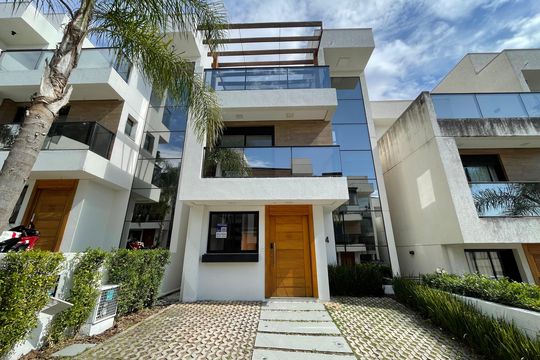 Fachada de casa de condomínio para alugar com 3 quartos, 148m² em Parque Rincao, Cotia