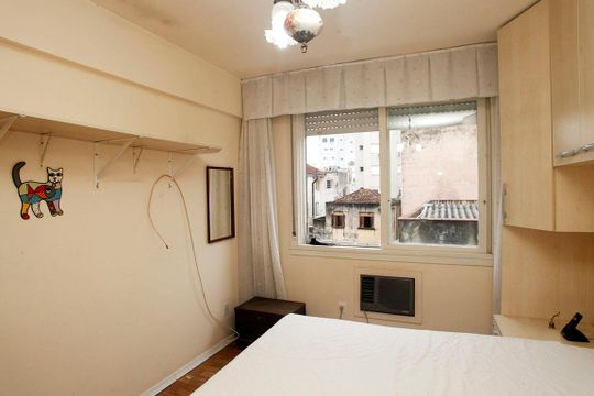 Quarto 1 de apartamento à venda com 2 quartos, 74m² em Menino Deus, Porto Alegre