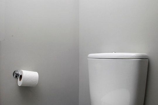 Banheiro de kitnet/studio à venda com 1 quarto, 38m² em Auxiliadora, Porto Alegre