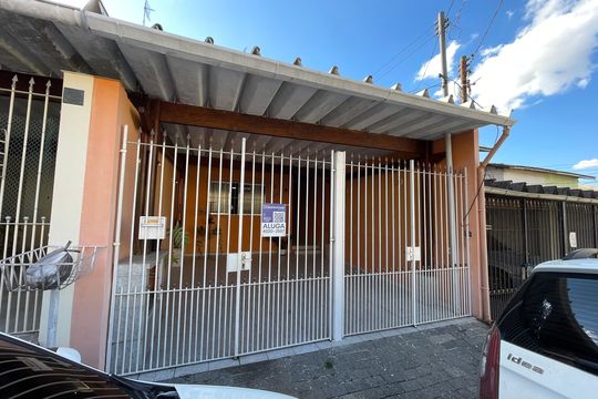 Fachada de casa para alugar com 2 quartos, 150m² em Jardim Arpoador, São Paulo