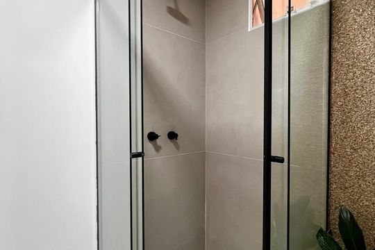 Banheiro Social de apartamento à venda com 3 quartos, 89m² em Cambuí, Campinas