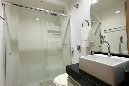 Banheiro Social de apartamento para alugar com 1 quarto, 30m² em Copacabana, Rio de Janeiro