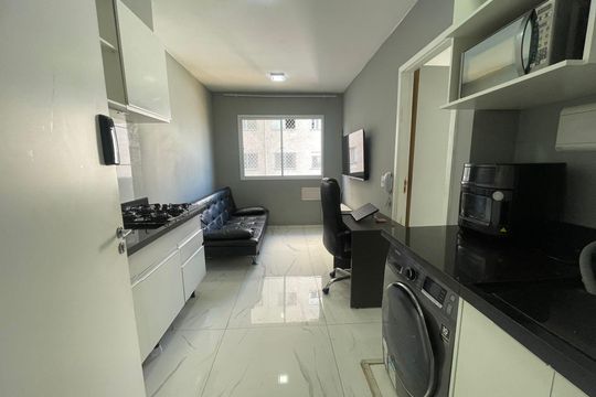 Sala de kitnet/studio para alugar com 1 quarto, 24m² em Paraíso do Morumbi, São Paulo