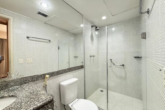 Banheiro de apartamento para alugar com 1 quarto, 69m² em Moema, São Paulo