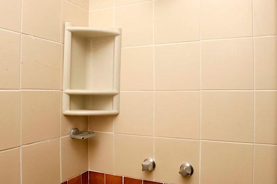 Banheiro da Suíte de apartamento para alugar com 2 quartos, 73m² em Santana, Porto Alegre