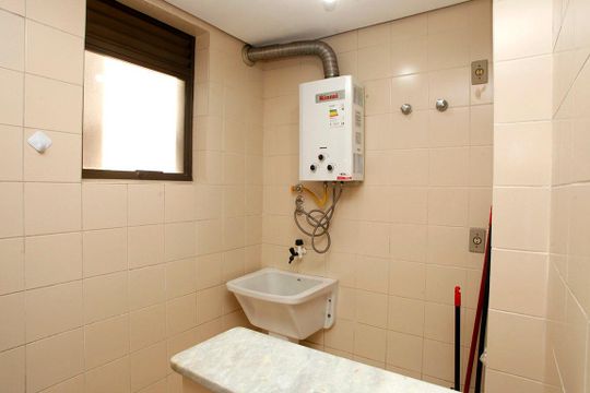 Cozinha + Área de Serviço de apartamento para alugar com 2 quartos, 73m² em Santana, Porto Alegre