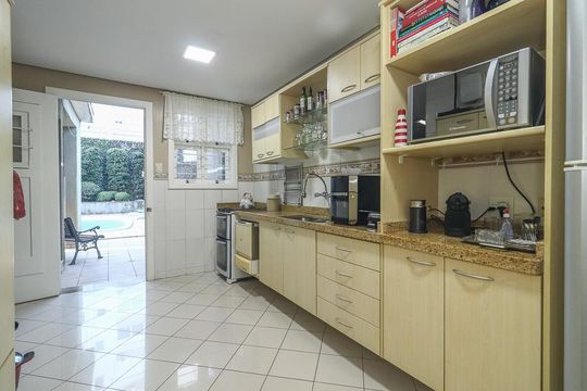 Cozinha de casa à venda com 3 quartos, 490m² em Petrópolis, Porto Alegre