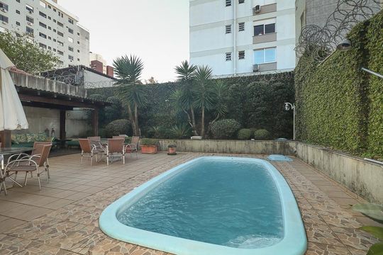 Fundos de casa à venda com 3 quartos, 490m² em Petrópolis, Porto Alegre