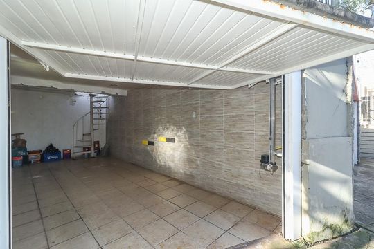 Garagem de casa à venda com 3 quartos, 490m² em Petrópolis, Porto Alegre