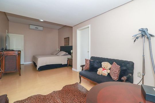 Suíte de casa à venda com 3 quartos, 490m² em Petrópolis, Porto Alegre