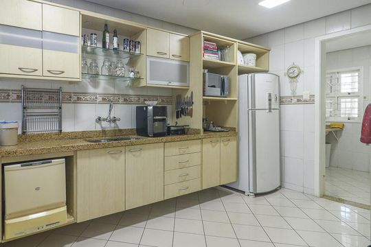 Cozinha de casa à venda com 3 quartos, 490m² em Petrópolis, Porto Alegre