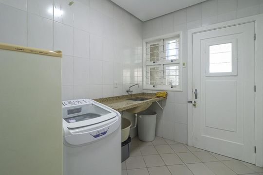 Área de Serviço de casa à venda com 3 quartos, 490m² em Petrópolis, Porto Alegre