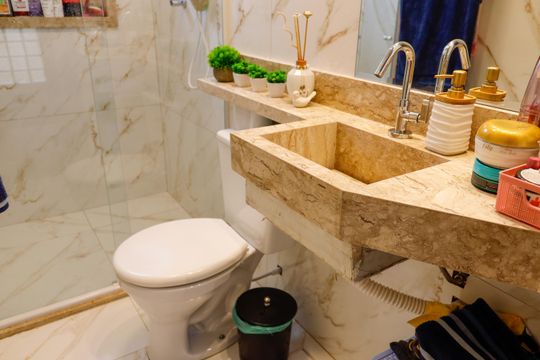 Banheiro de casa de condomínio à venda com 2 quartos, 60m² em Jaguaribe, Osasco
