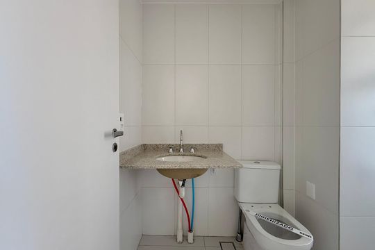 Banheiro  de kitnet/studio à venda com 1 quarto, 26m² em Itaim Bibi, São Paulo