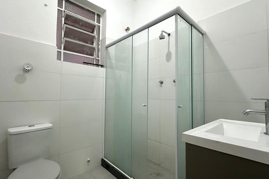 Banheiro de apartamento à venda com 2 quartos, 47m² em Botafogo, Rio de Janeiro
