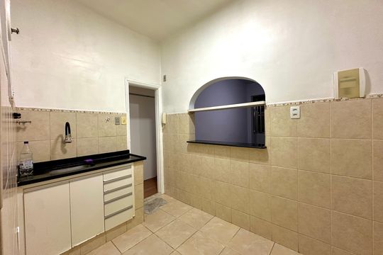 Cozinha de apartamento à venda com 2 quartos, 46m² em Botafogo, Rio de Janeiro
