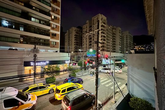 Vista Sala de apartamento à venda com 2 quartos, 46m² em Botafogo, Rio de Janeiro