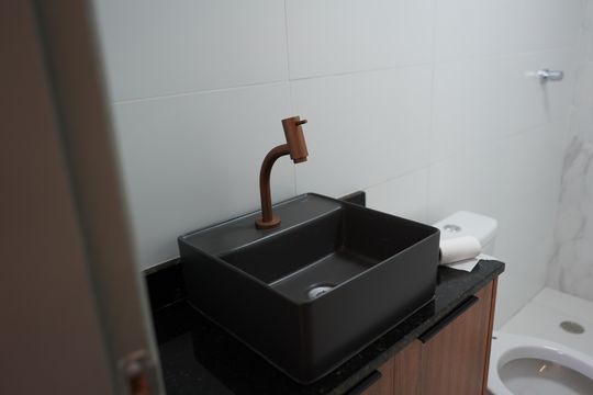 Banheiro de kitnet/studio à venda com 1 quarto, 27m² em Vila Invernada, São Paulo