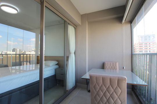 Varanda de kitnet/studio para alugar com 1 quarto, 30m² em Indianópolis, São Paulo