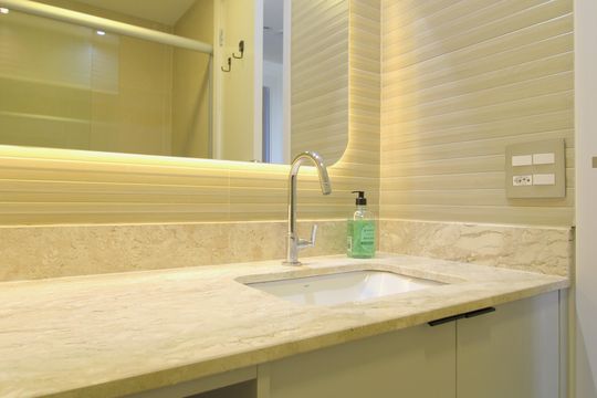 Banheiro de kitnet/studio para alugar com 1 quarto, 30m² em Indianópolis, São Paulo