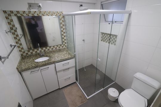 Banheiro de apartamento à venda com 2 quartos, 70m² em Vila Nova, Novo Hamburgo