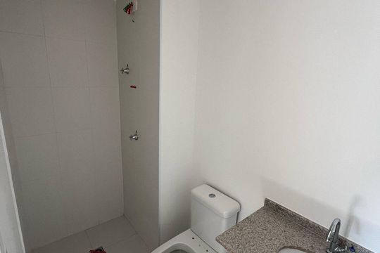 Banheiro de apartamento à venda com 1 quarto, 24m² em Vila Nova Conceição, São Paulo