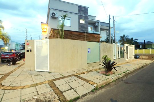 Fachada de casa à venda com 3 quartos, 115m² em Igara, Canoas