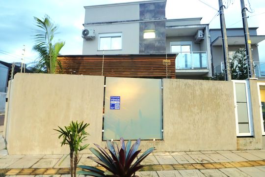 Placa de casa à venda com 3 quartos, 115m² em Igara, Canoas