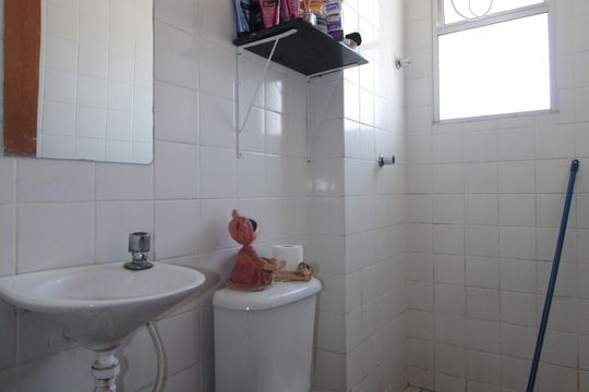 Banheiro de apartamento à venda com 2 quartos, 47m² em Copacabana, Belo Horizonte