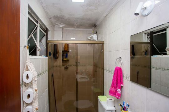 Banheiro de apartamento à venda com 2 quartos, 70m² em Conceição, Diadema