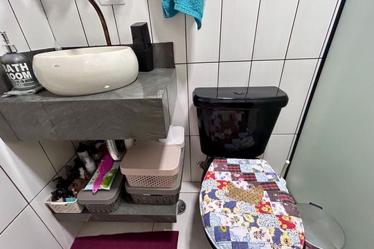 Banheiro de apartamento à venda com 2 quartos, 56m² em Jardim Vila Galvao, Guarulhos