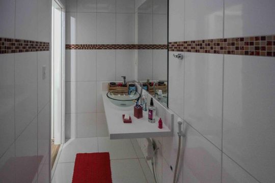 Banheiro Social de casa à venda com 3 quartos, 140m² em Vila Ivg, São Paulo