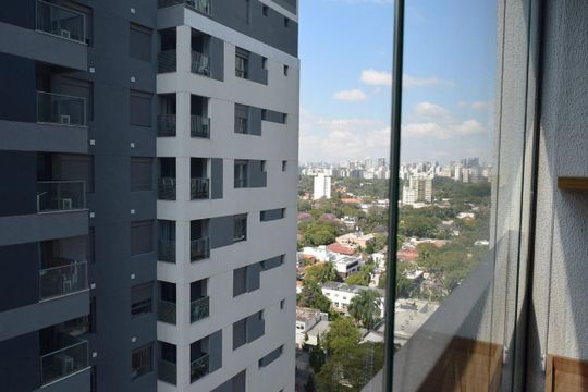 Varanda de kitnet/studio para alugar com 1 quarto, 25m² em Pinheiros, São Paulo