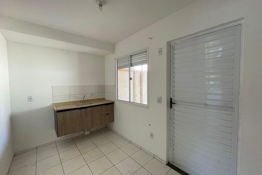 Cozinha de casa de condomínio para alugar com 2 quartos, 94m² em Jardim Isis, Cotia