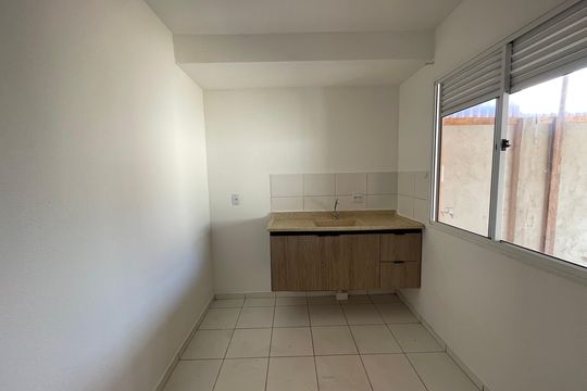 Cozinha de casa de condomínio para alugar com 2 quartos, 94m² em Jardim Isis, Cotia