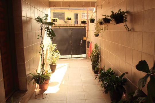 Quintal de casa à venda com 4 quartos, 220m² em Vila Bandeirantes, São Paulo