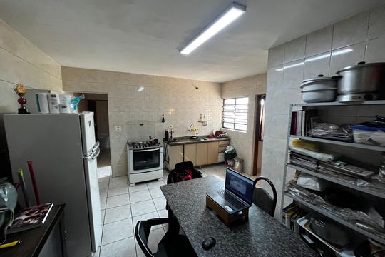 Cozinha 2 de casa à venda com 4 quartos, 220m² em Vila Bandeirantes, São Paulo