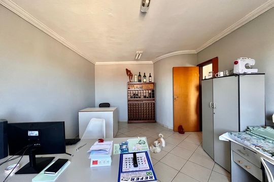 Escritório de casa à venda com 5 quartos, 297m² em Vila Nogueira, Campinas