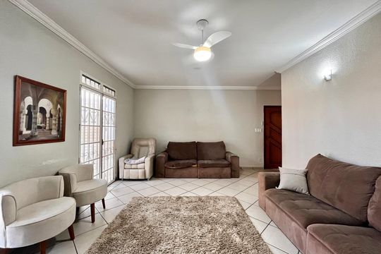 Casa à venda com 5 quartos, 297m² em Vila Nogueira, Campinas