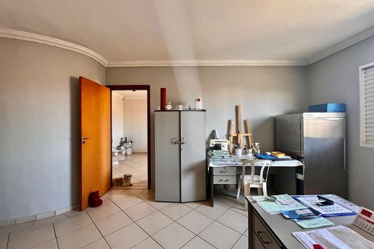 Escritório de casa à venda com 5 quartos, 297m² em Vila Nogueira, Campinas