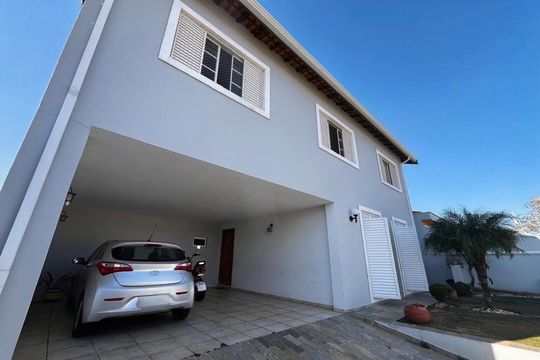 Fachada de casa à venda com 5 quartos, 297m² em Vila Nogueira, Campinas