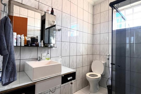 Banheiro da Suíte 2 de casa à venda com 5 quartos, 297m² em Vila Nogueira, Campinas