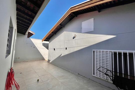 Área externa de casa à venda com 5 quartos, 297m² em Vila Nogueira, Campinas