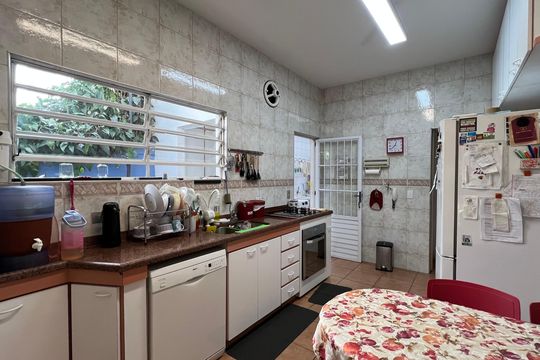 Cozinha de casa à venda com 5 quartos, 230m² em Alto de Pinheiros, São Paulo